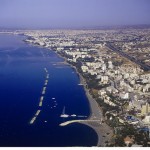 La costa della cittadina di Limassol