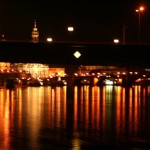 E di notte sul ponte per catturare le mille luci della città