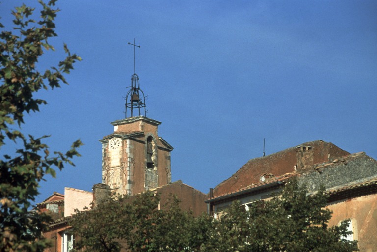 Campanile in ocra della chiesa di Roussillon. Foto Joel Tribhout (Archivio CDT Vaucluse)