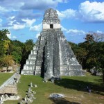 Il tempio del Giaguaro dentro il sito di Tikal