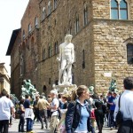 Il Biancone Nettuno padroneggia sulla fontana di Piazza della Signoria