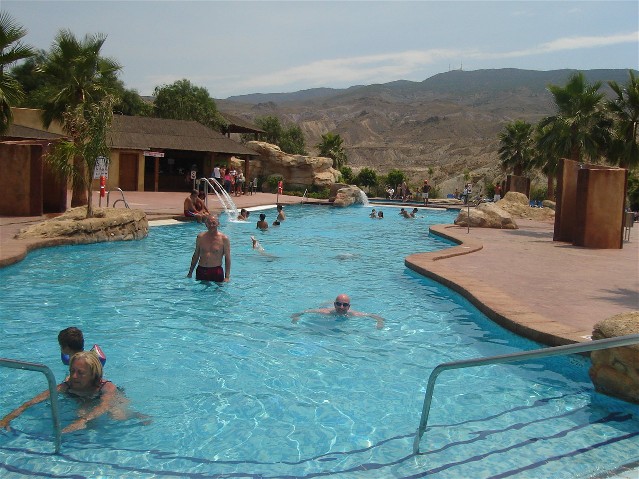 La piscina nel Parco Oasys