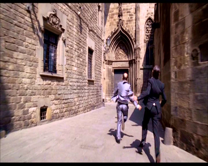 Antonio Albanese e Sergio Rubini nelle stradine intorno alla Cattedrale del Barrio Gotico in Manuale d'Amore 2