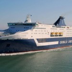 La Cruise Barcelona che entra nel porto di Barcellona