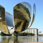 Floralis Generica fatta dall'architetto Eduardo Catalano e installata nel Parco Buenos Aires