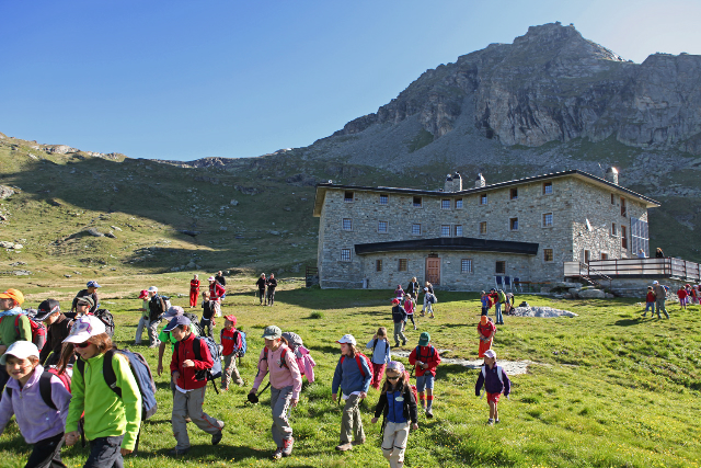 Cucina tradizionale di montagna ed escursioni al rifugio Arp