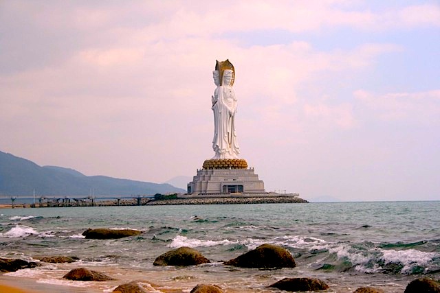 Il grande Buddha diell'isola di Hainan