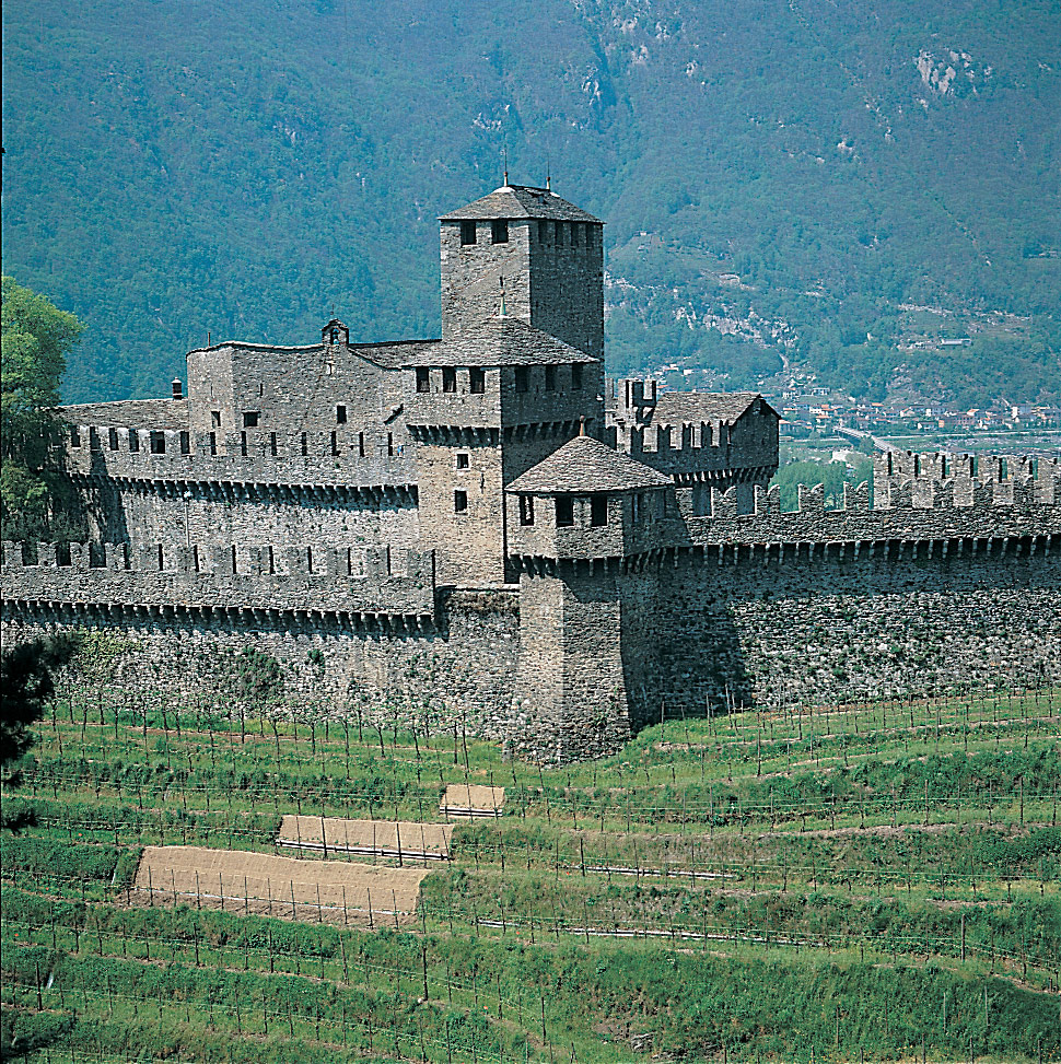 Architettura e natura si fondono al Castello di Montebello