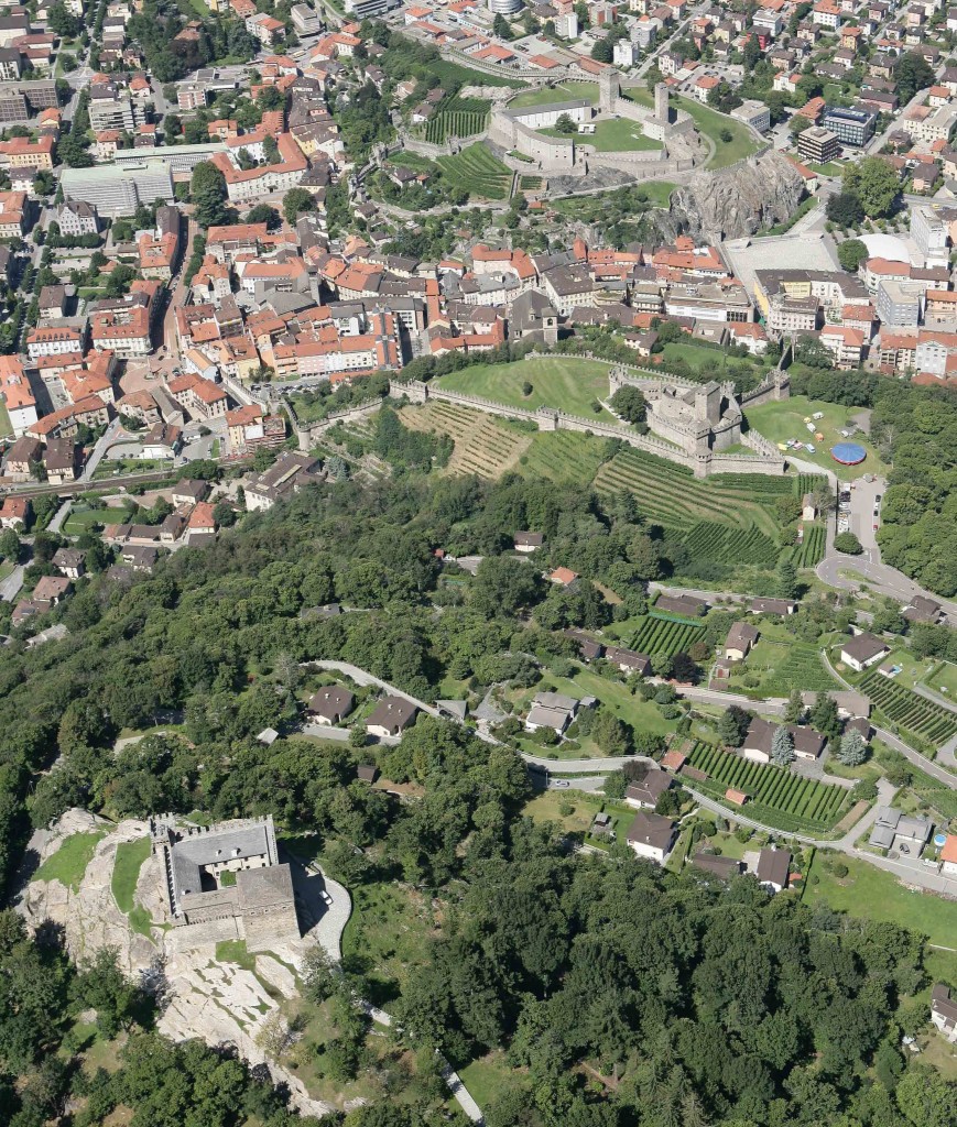 Sasso Corbaro, veduta aerea su Bellinzona