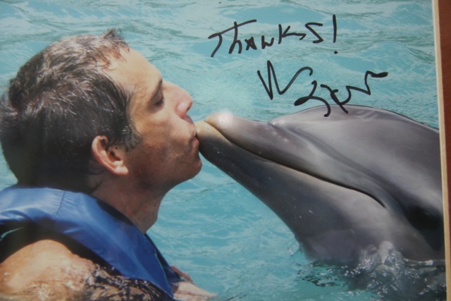 L'attore Ben Stiller e il bacio al delfino