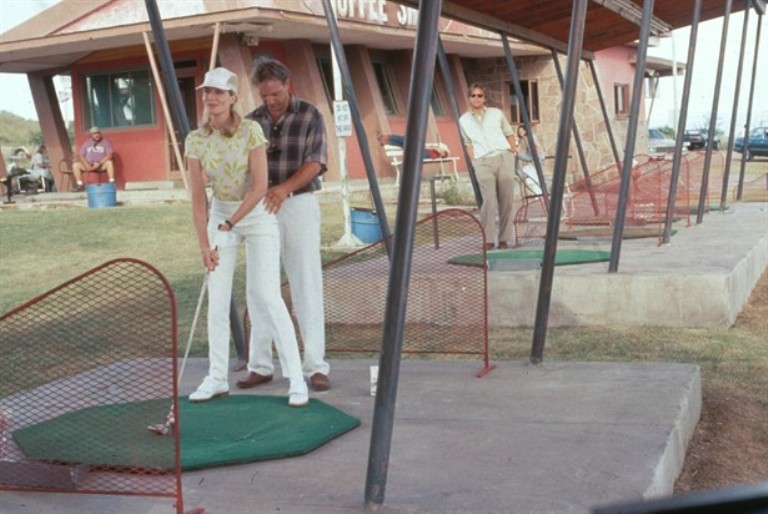 Kevin Costner e Rene Russo in Tin Cup