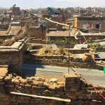 A Bhaktapur sui tetti la vita brulica