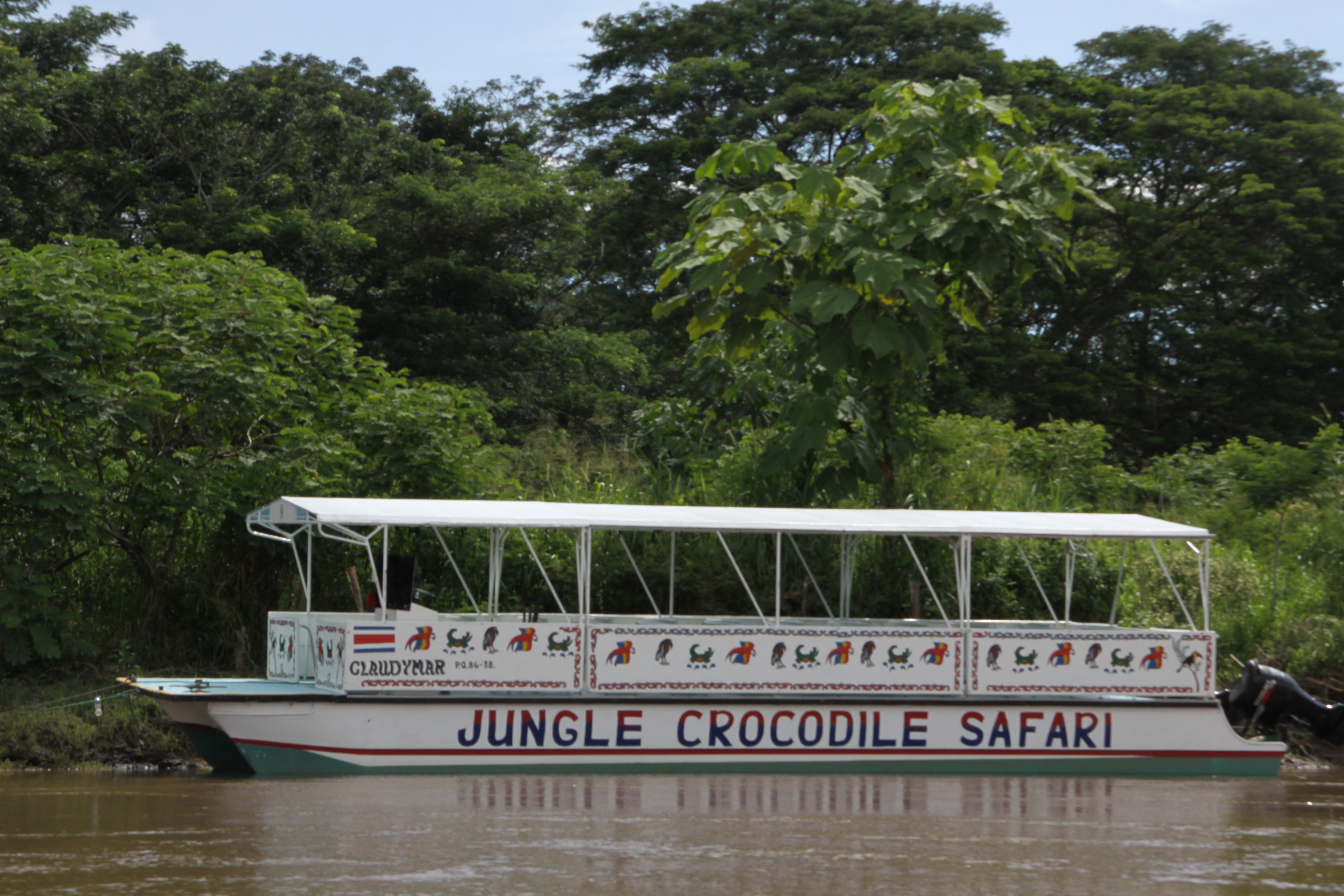 La barca Jungle Crocodile Safari