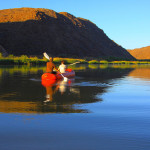 In canoa, di fronte c'è la Namibia