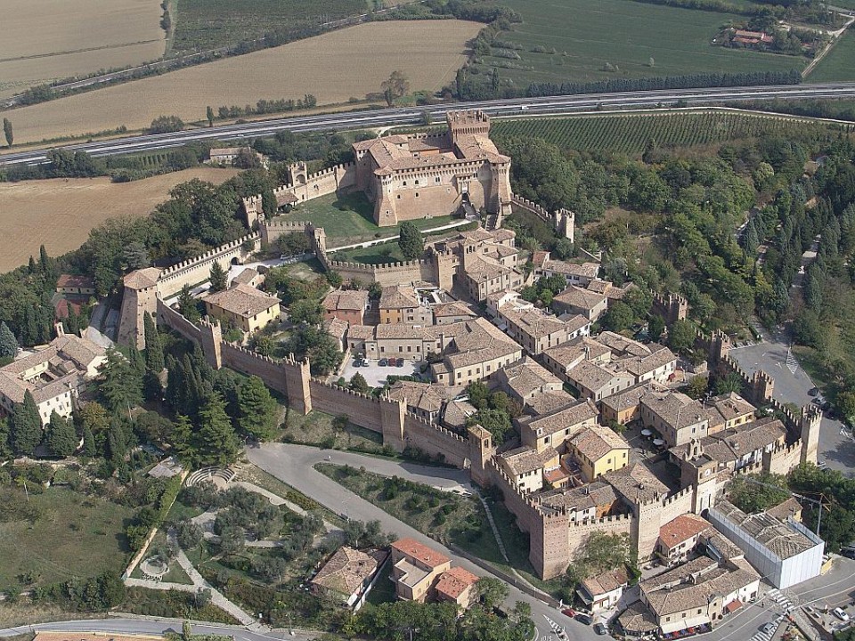 Il Borgo di Gradara, veduta aerea