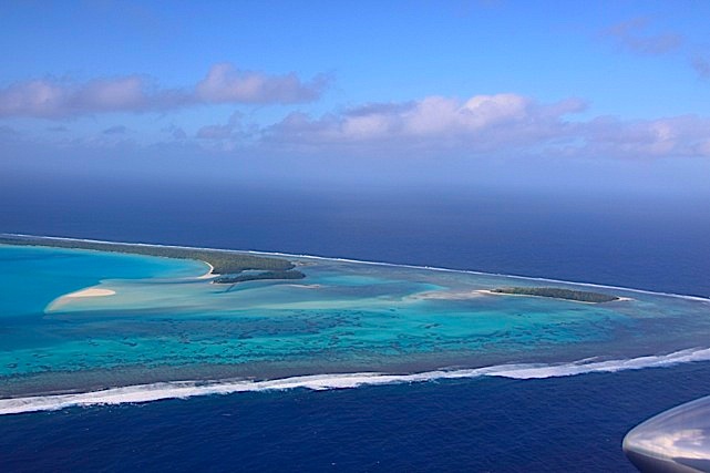 La laguna di Aitutaki vista dall'aereo