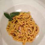 Passatelli con fonduta di parmigliano e guanciale, serviti quindi senza brodo.