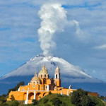 Sullo sfondo Popocatepetl