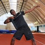 Bolt e la celebre posa anche in allenamento