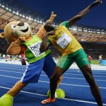 Bolt e una delle sue mascotte