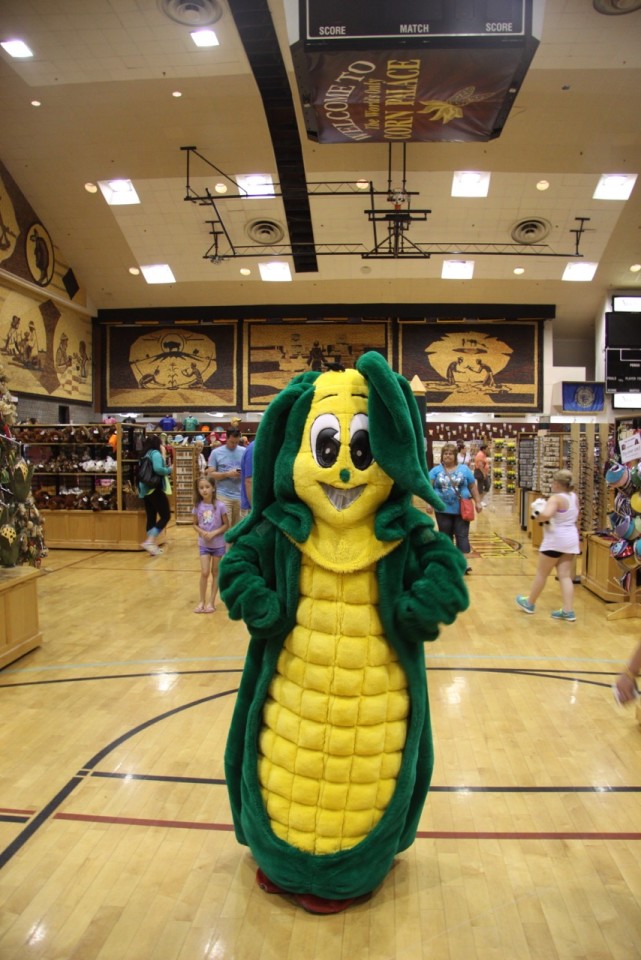 Cornelia, la mascotte dentro il Corn Palace.