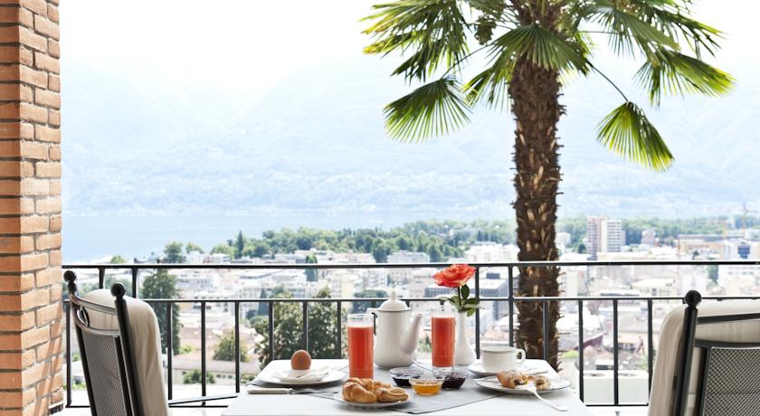 La vista sul lago durante la colazione in camera