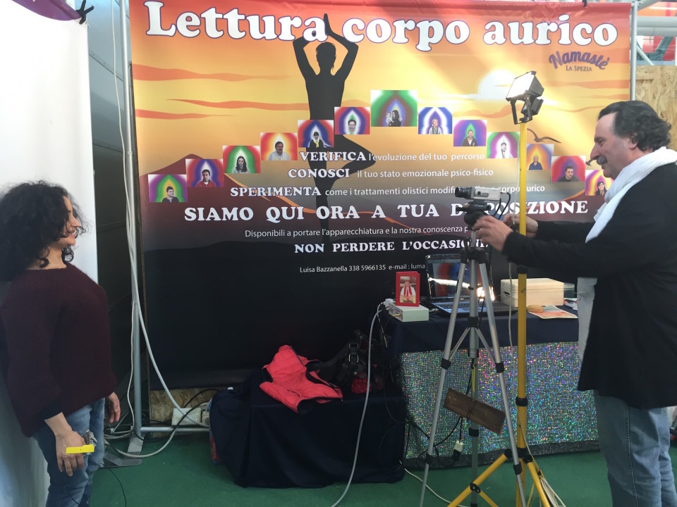 Durante la lettura dell'Aura Corrado mette a proprio agio