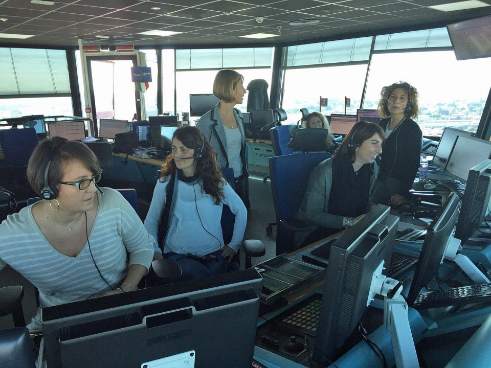 Fiumicino: un team di sole donne controllori di volo