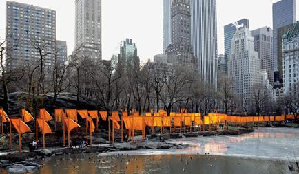 Febbraio 2005 al Central Park di New York, dove vennero montate 7053 porte alte quasi 5 metri, contrassegnate da sipari arancioni