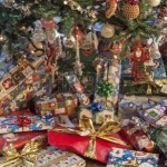 Un albero decorato e ricco di doni