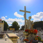 La statua de La Milagrosa al Cimitero