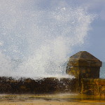 Nei giorni di vento l'Oceano straripa sul Malecon