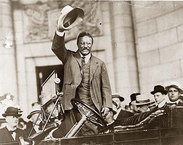 Theodore Roosevelt in una foto di repertorio al canale di Panama