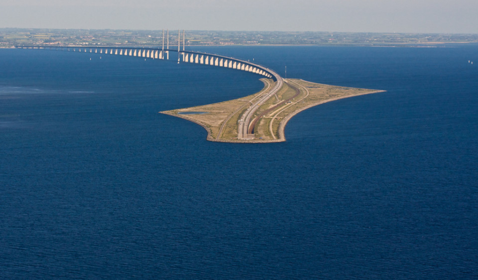 ed-ecco-quando-il-ponte-si-tuffa-nellacqua