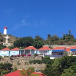 Il faro che si affaccia sul porto di Gustavia