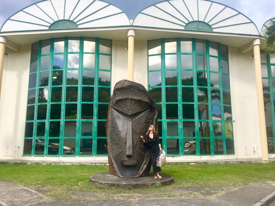 Davanti alla Biblioteca comunale di Guadalupe