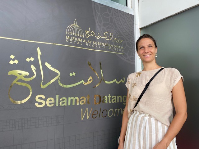 All'ingresso del Museo delle regalie per il matrimonio del Sultano