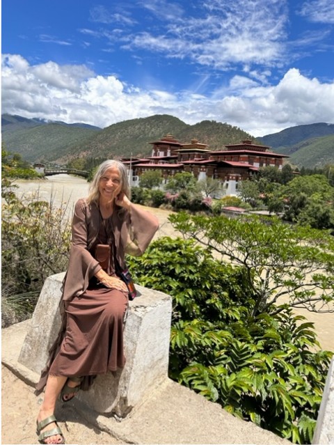 Con alle spalle il Punakha Dzong