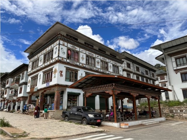 Punakha-il-dehor-di-uno-dei-caffe più frequentati