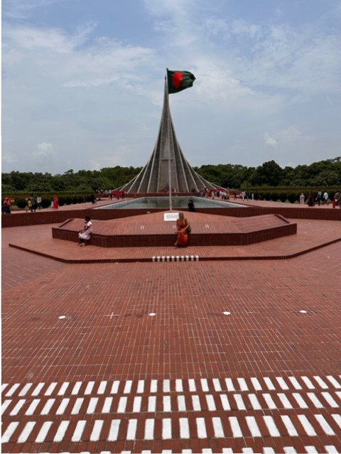 Savar-il-centro-del-monumento-dei-martiri-