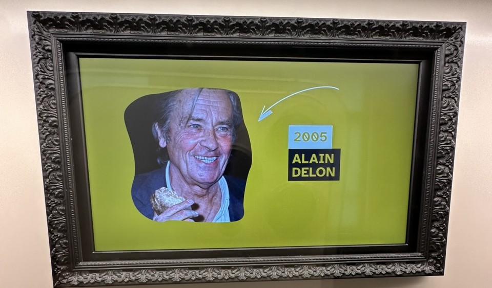 Alain Delon tra coloro che hanno ricevuto il tartufo bianco d'Alba